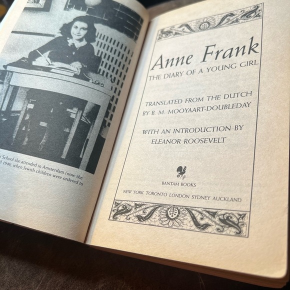 The Diary of a Young Girl by Anne Frank Memoir Vintage 1993 on banned book list - Picture 10 of 17